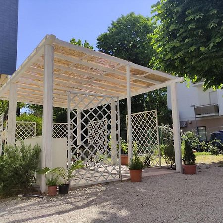La Villa Bellaria-Igea Marina Bagian luar foto