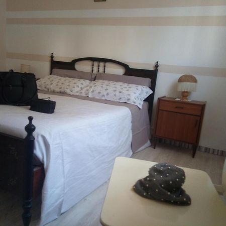 La Villa Bellaria-Igea Marina Bagian luar foto