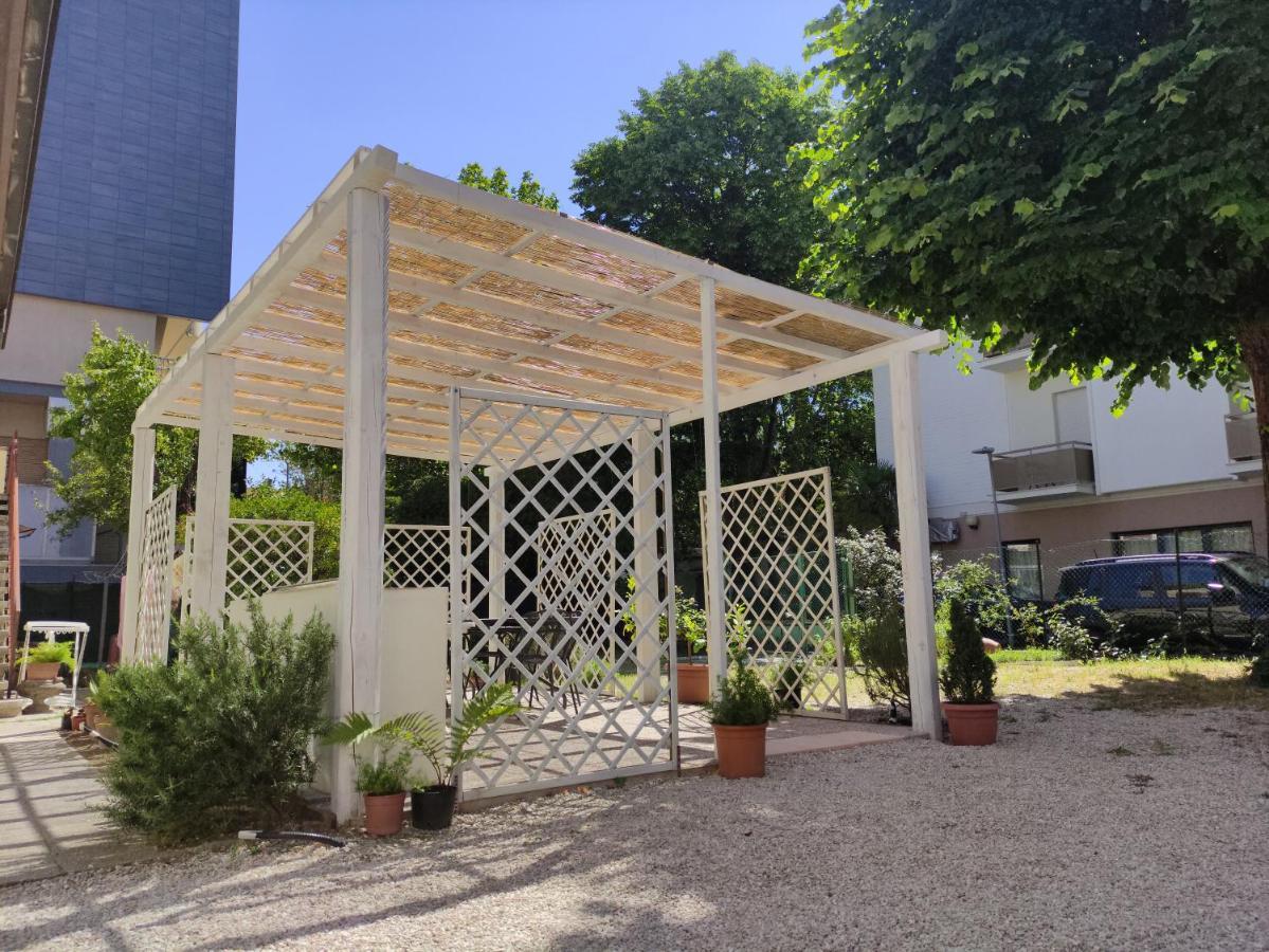 La Villa Bellaria-Igea Marina Bagian luar foto