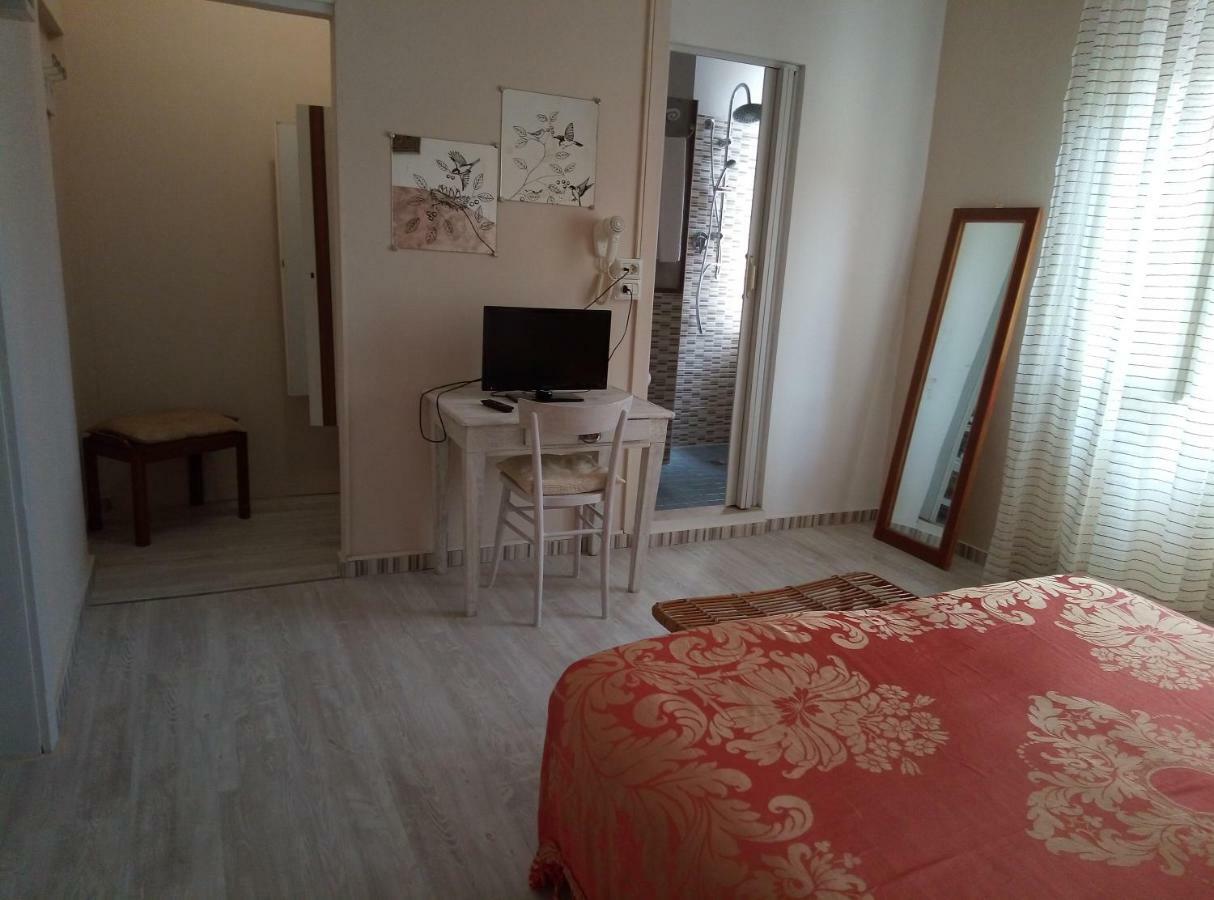La Villa Bellaria-Igea Marina Bagian luar foto