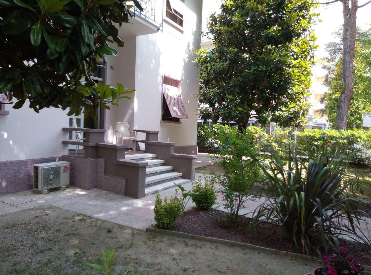 La Villa Bellaria-Igea Marina Bagian luar foto